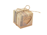 Papírová krabička s nápisem Love (10 ks)
