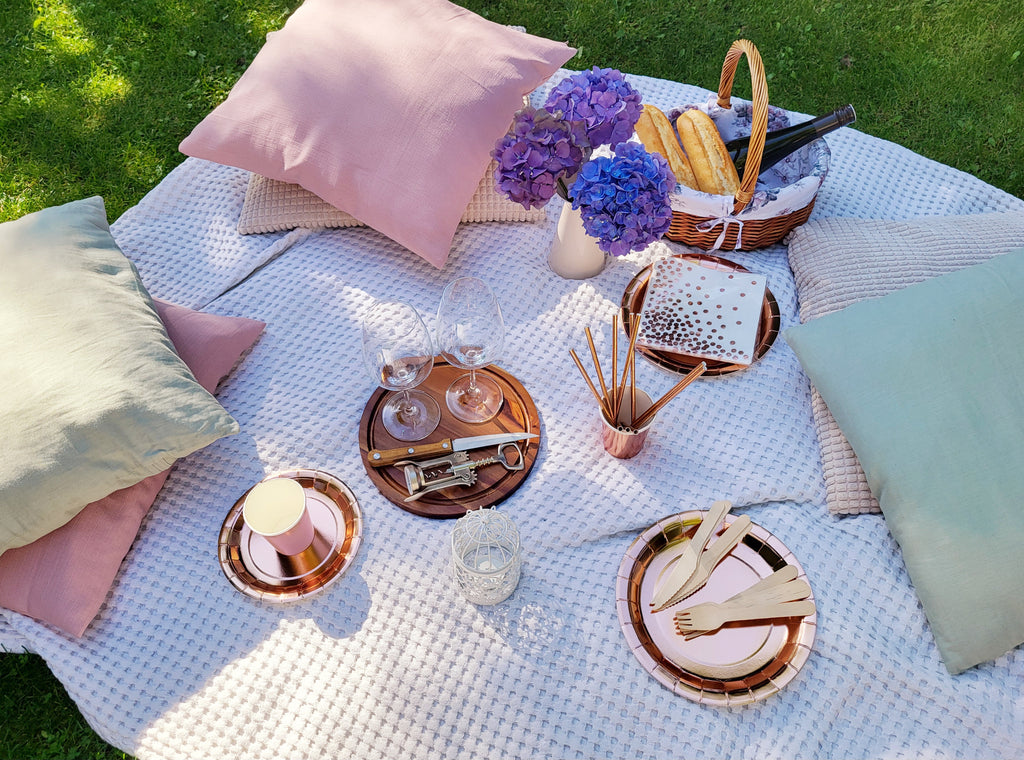 Uspořádejte si piknik v trávě